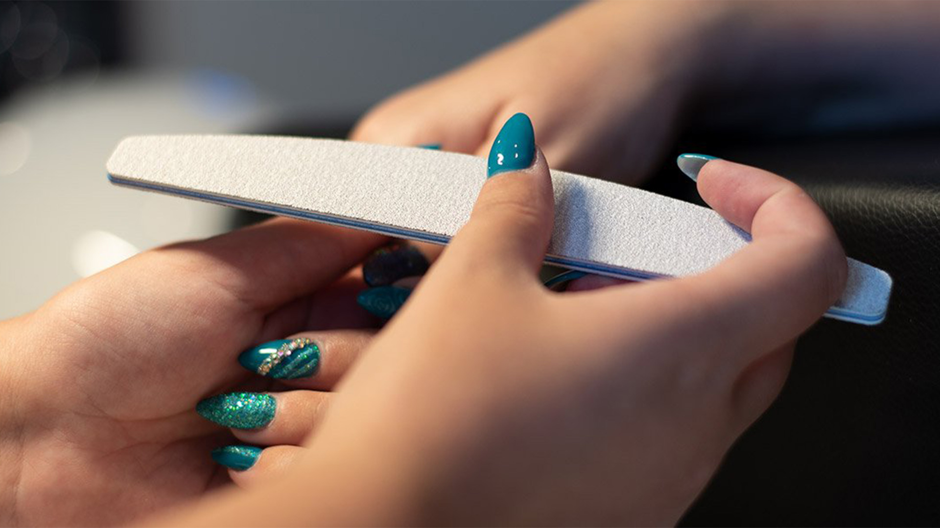 Be Polished by Glennys, nagelstudio in hartje Rhenen